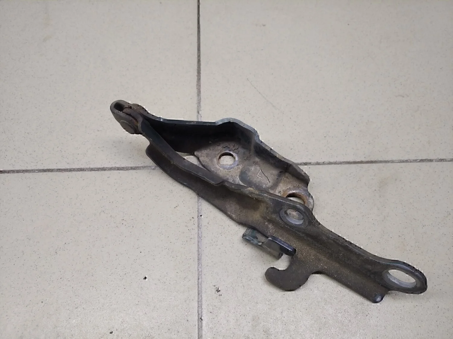 Петля капота  Land Cruiser (100) 1998-2007