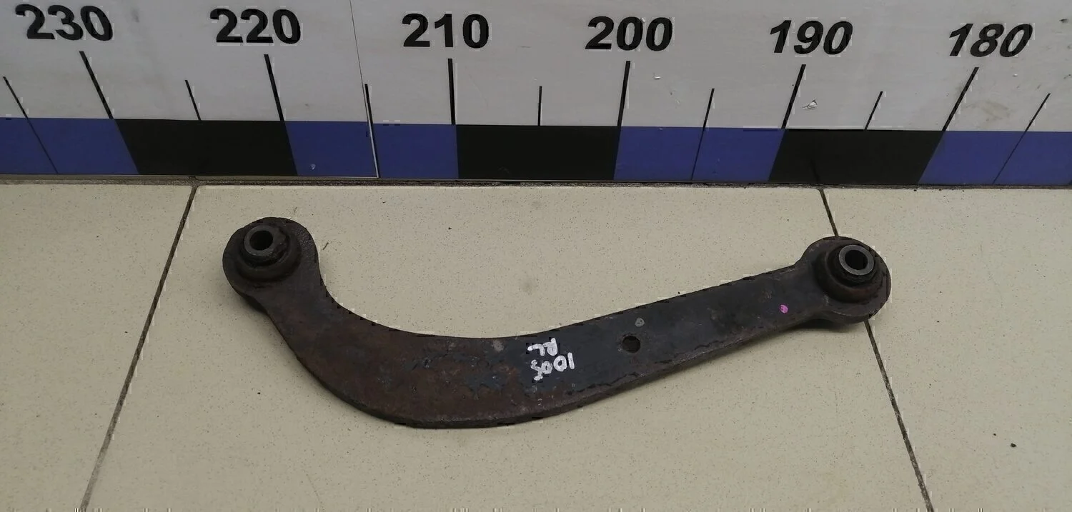Рычаг задний верхний левый Avensis II 2003-2008