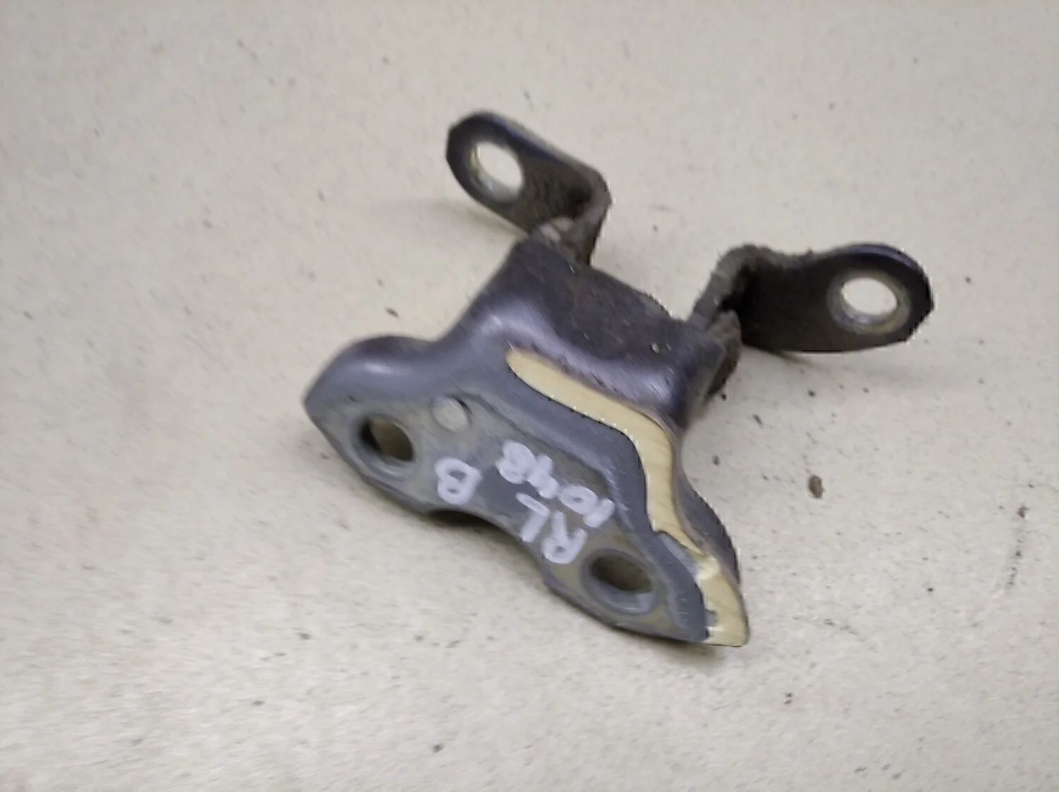 Петля двери задней левой верхняя Avensis II 2003-2008