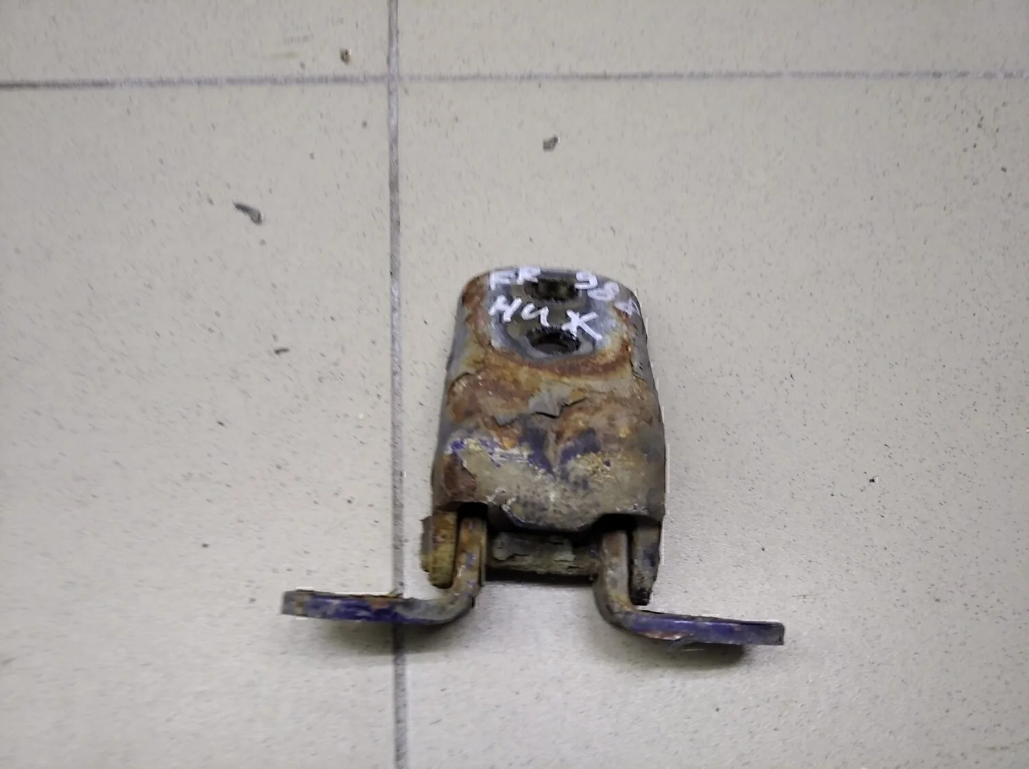 Петля двери Almera N16 2000-2006