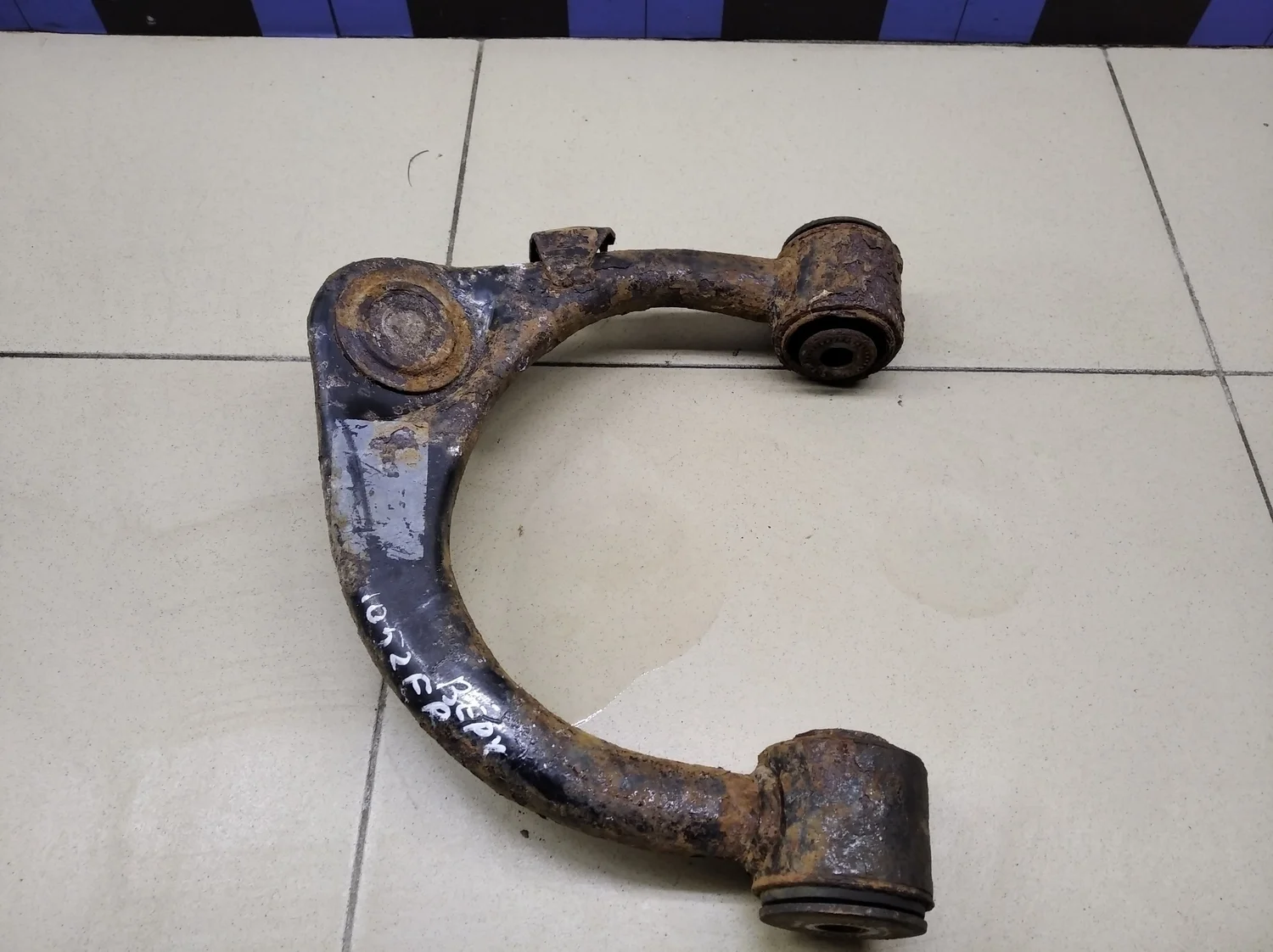 Рычаг передний верхний правый Land Cruiser (100) 1998-2007