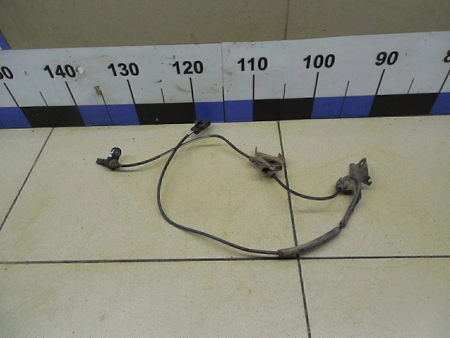 Датчик ABS передний левый Corolla E15 2006-2013