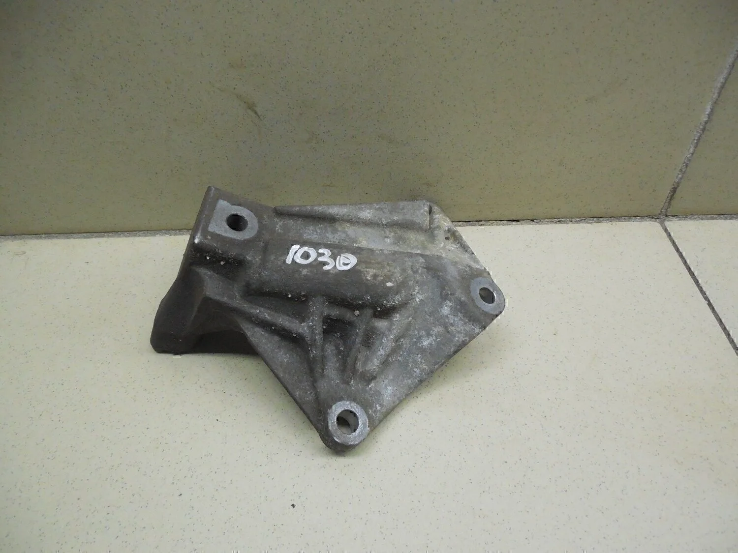 Кронштейн (сопут. товар) Corolla E15 2006-2013