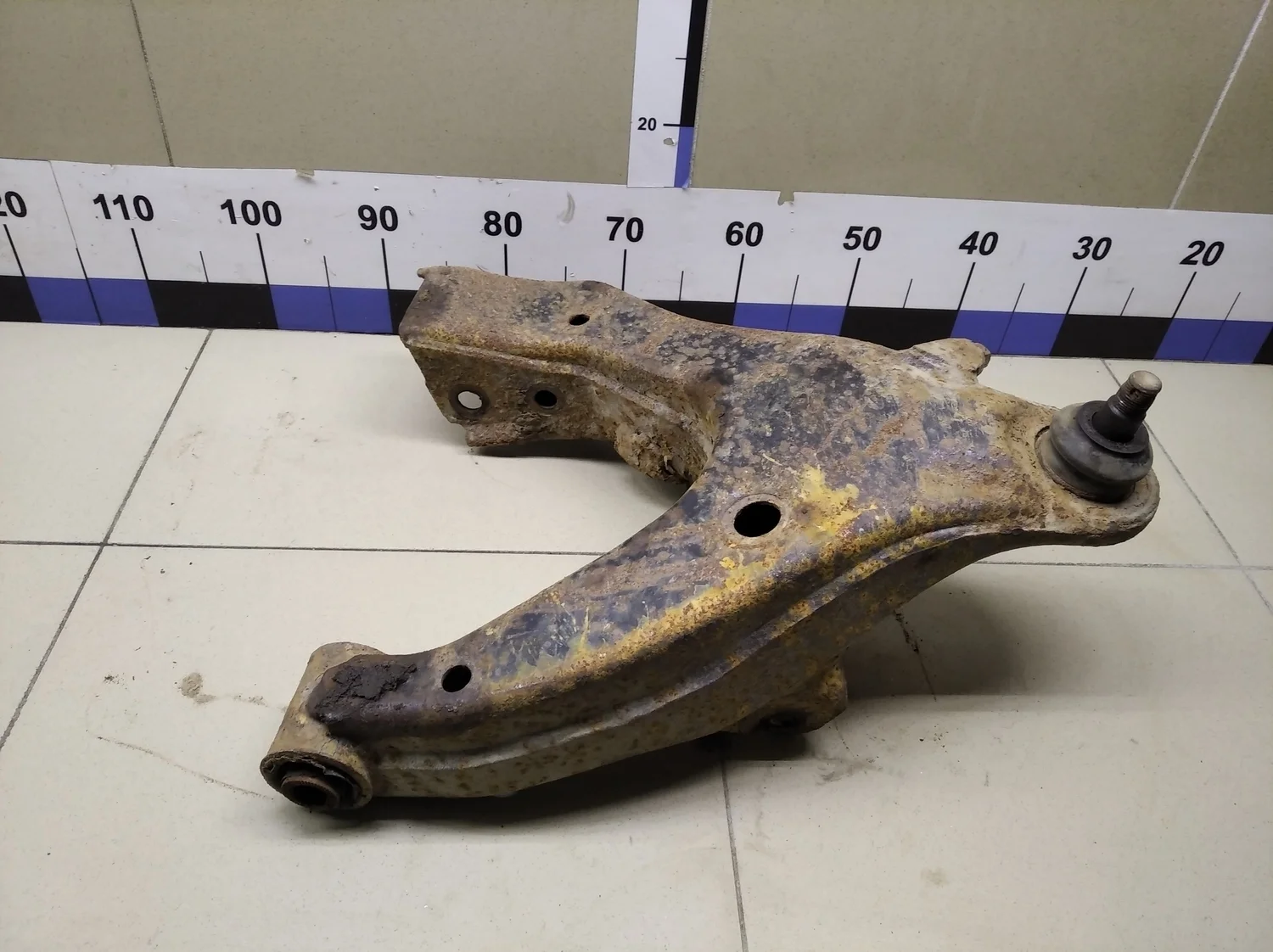 Рычаг передний нижний правый передний Land Cruiser (100) 1998-2007