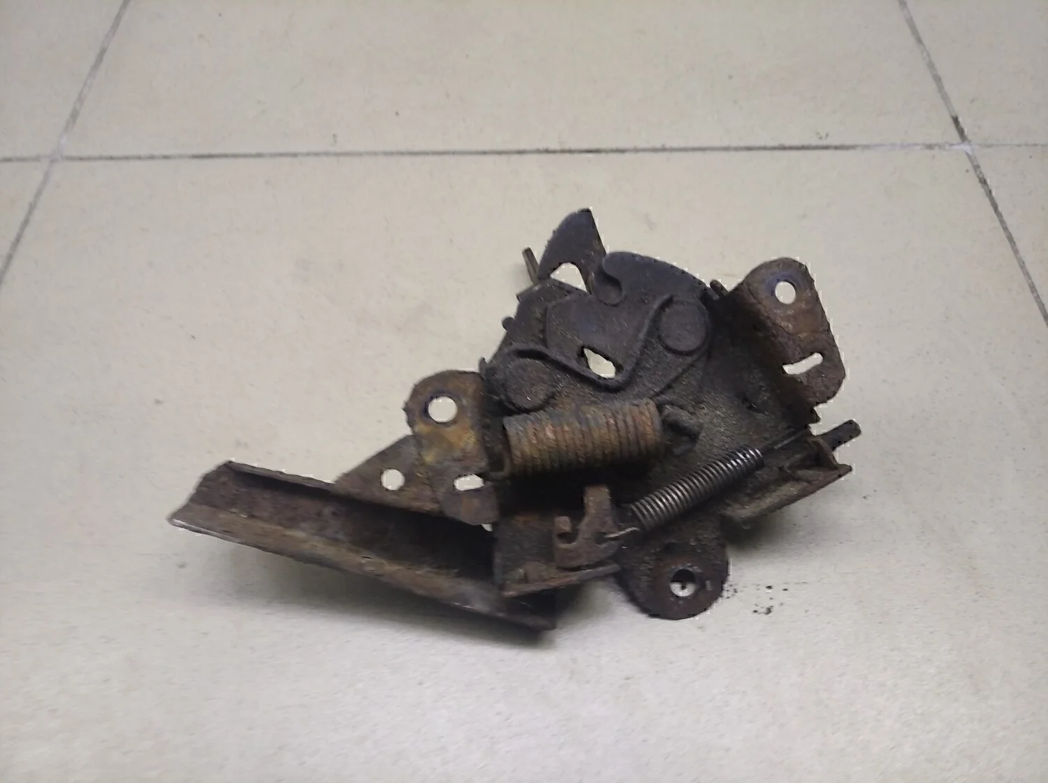 Замок капота Lancer (CS/Classic) 2003-2006