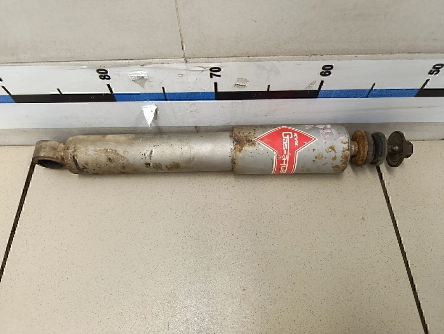 Амортизатор передний Terracan 2001-2007