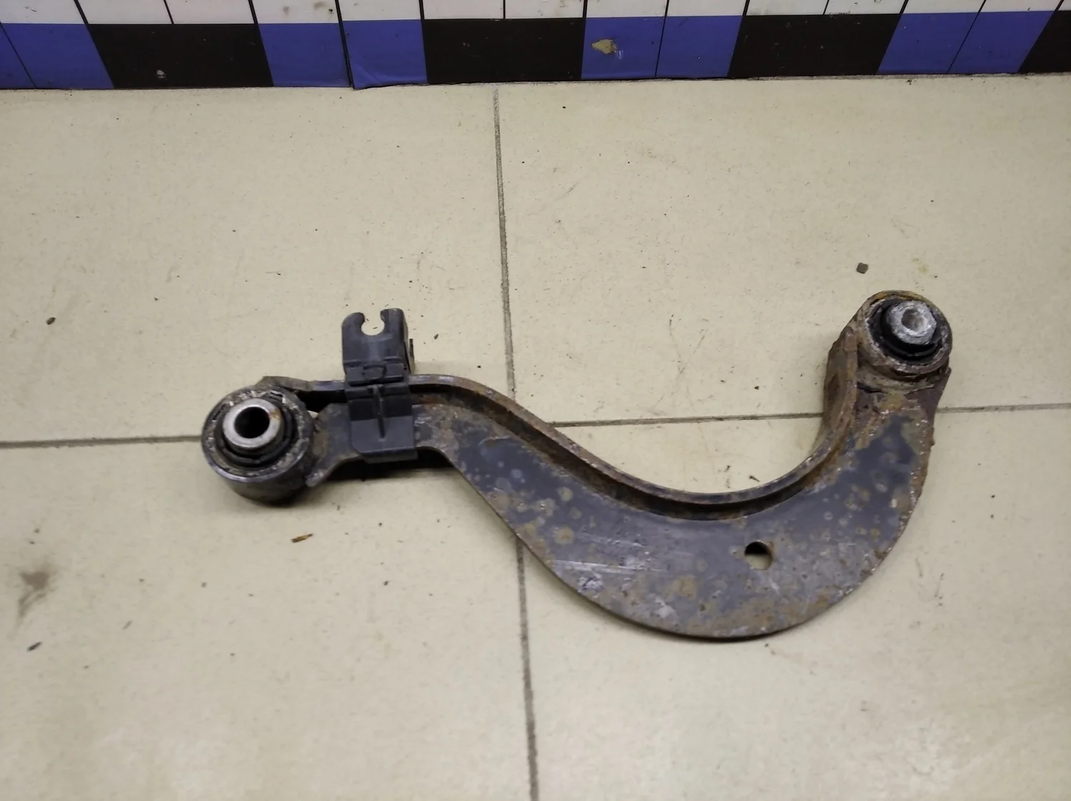 Рычаг задний верхний Passat [B6] 2005-2010