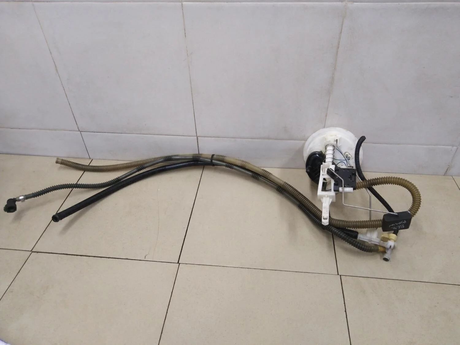 Датчик уровня топлива 1-серия E82/E88 2006>