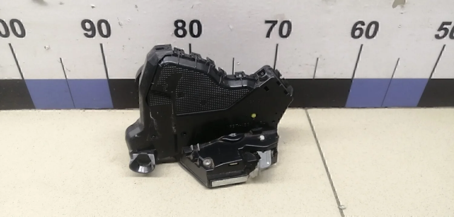 Замок двери передней правой RAV 4 2013-2019