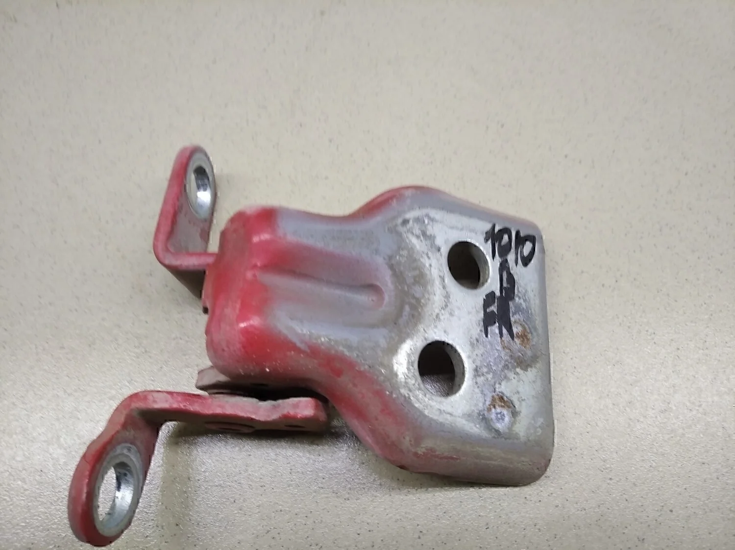 Петля двери передней правой верхняя Fusion 2002-2012