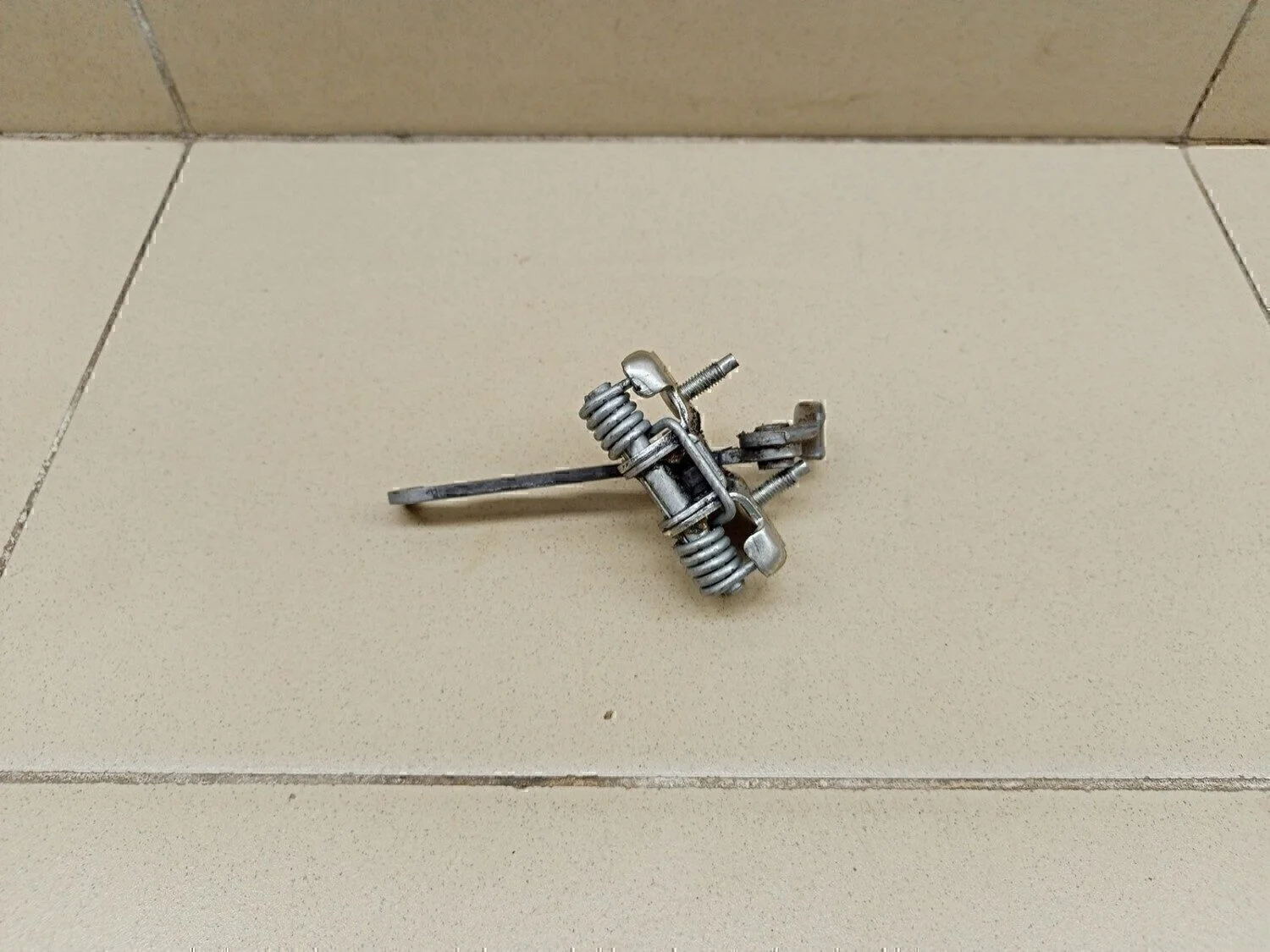 Ограничитель двери Duster 2012>