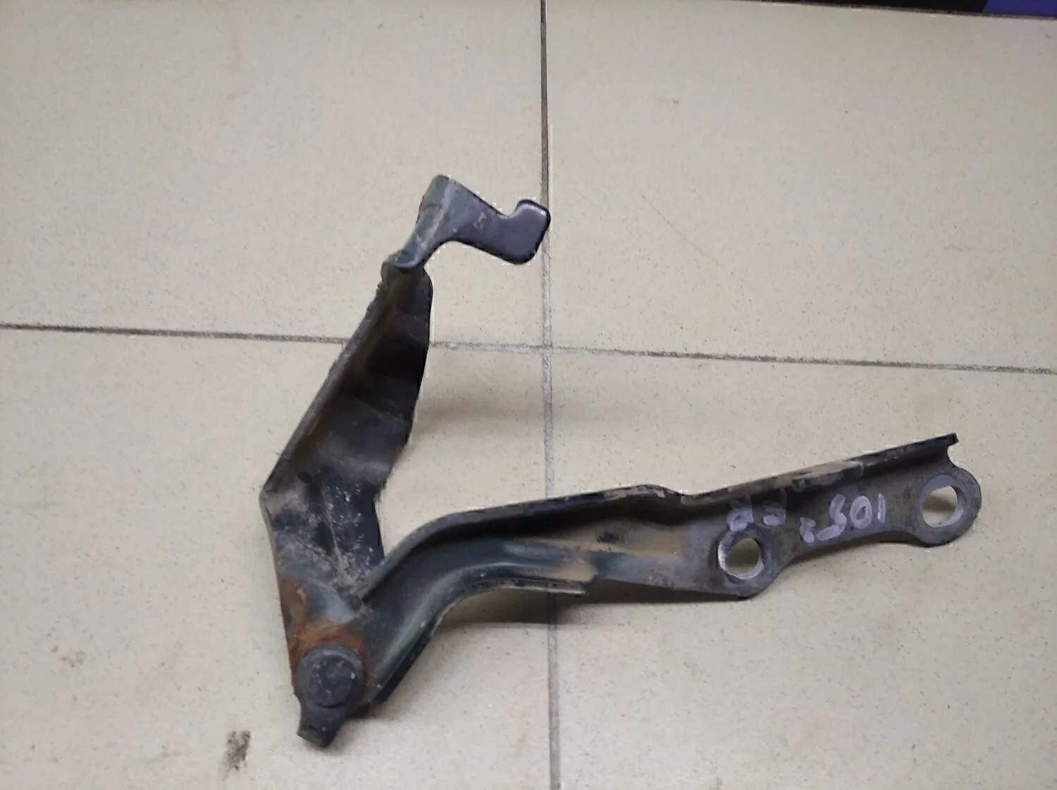 Петля капота  Land Cruiser (100) 1998-2007