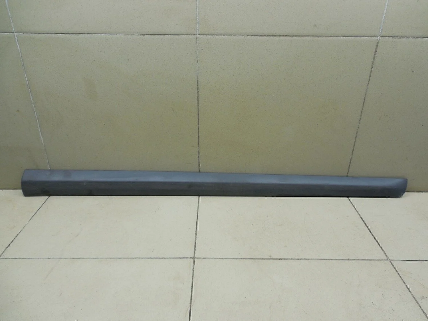 Молдинг передней правой двери Kuga 2008-2012