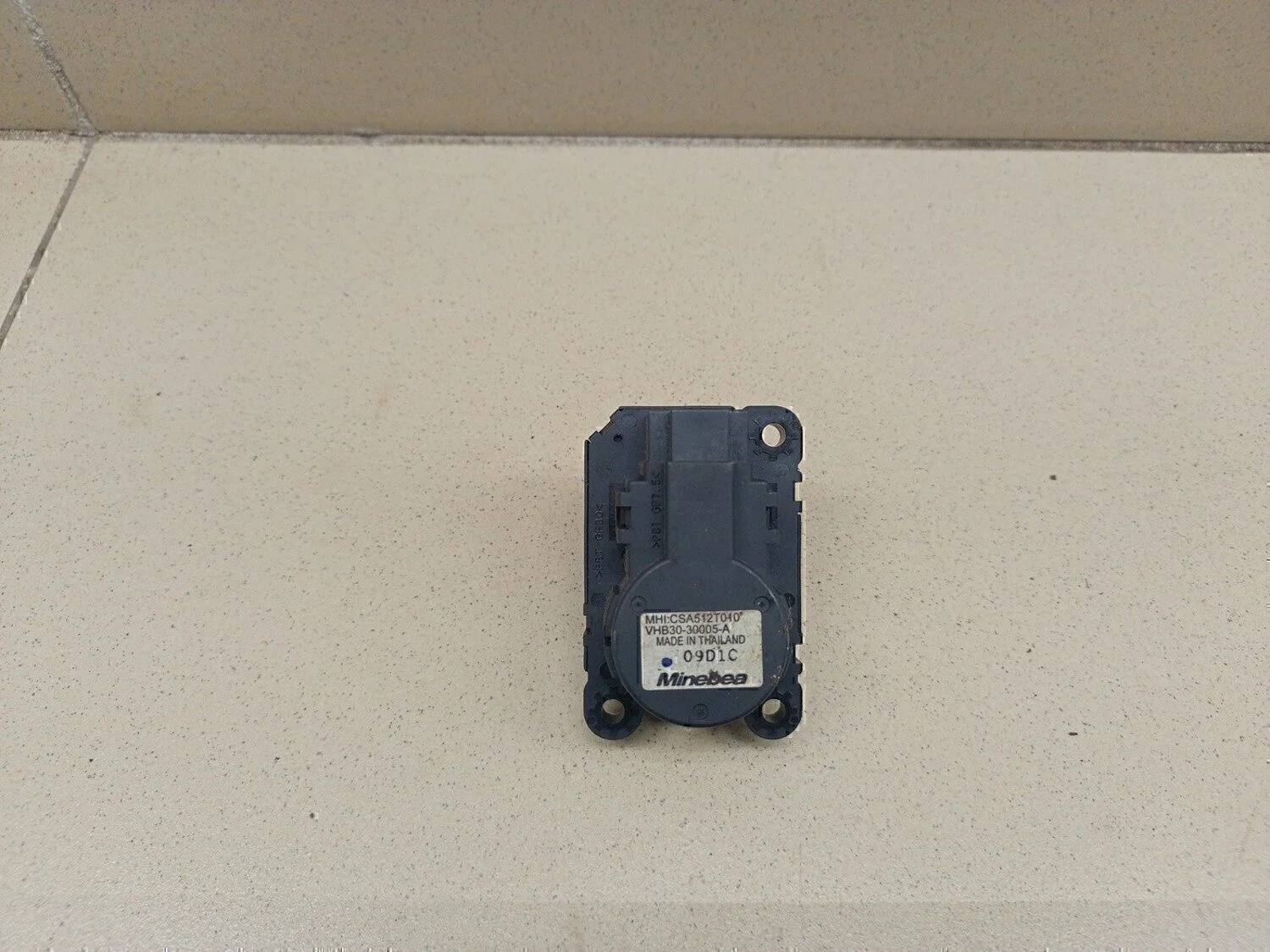 Моторчик заслонки отопителя RIO 2000-2004