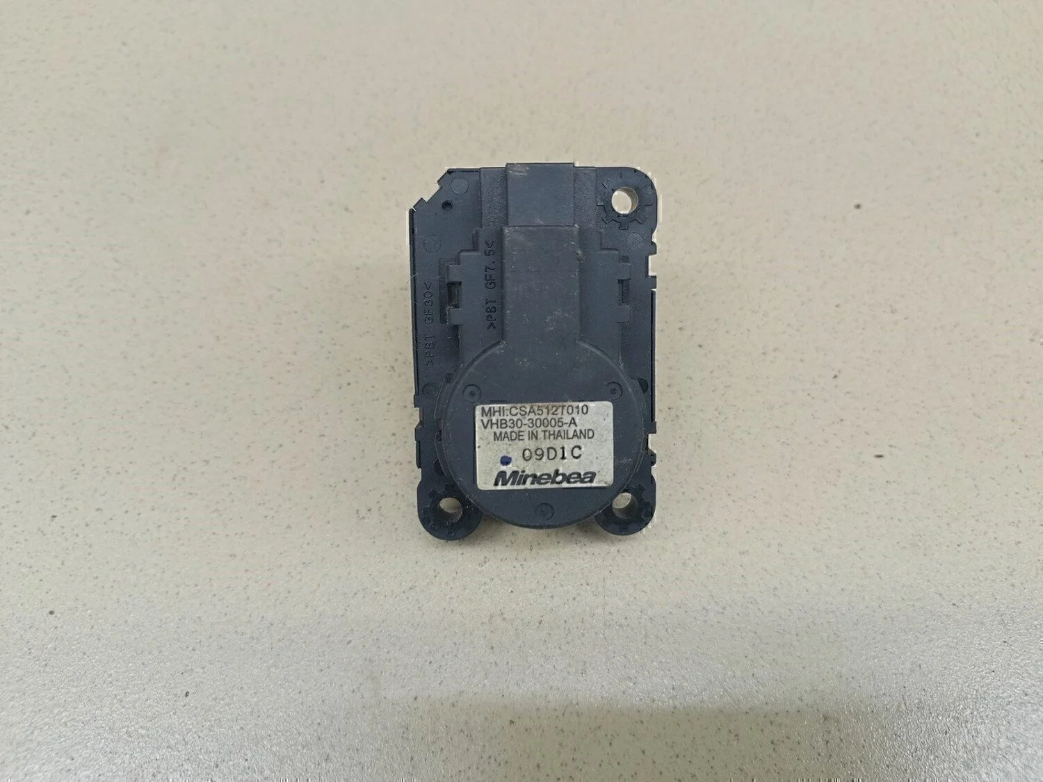 Моторчик заслонки отопителя RIO 2000-2004