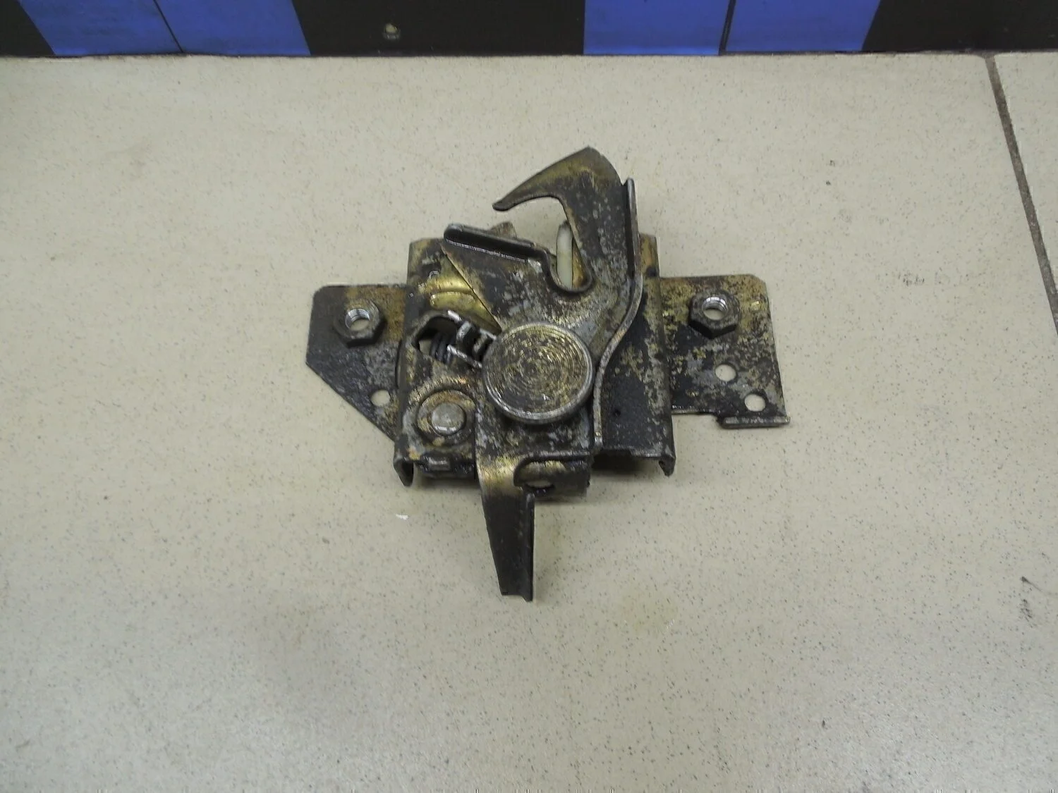 Замок капота Fusion 2002-2012