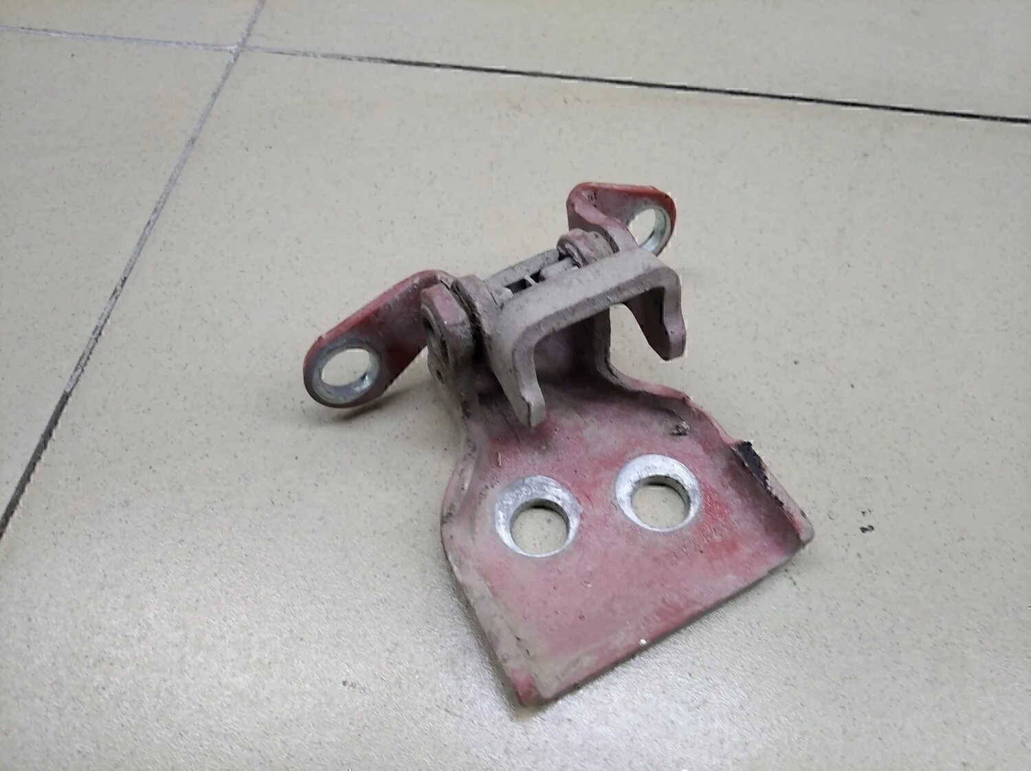 Петля двери передней правой нижняя Fusion 2002-2012