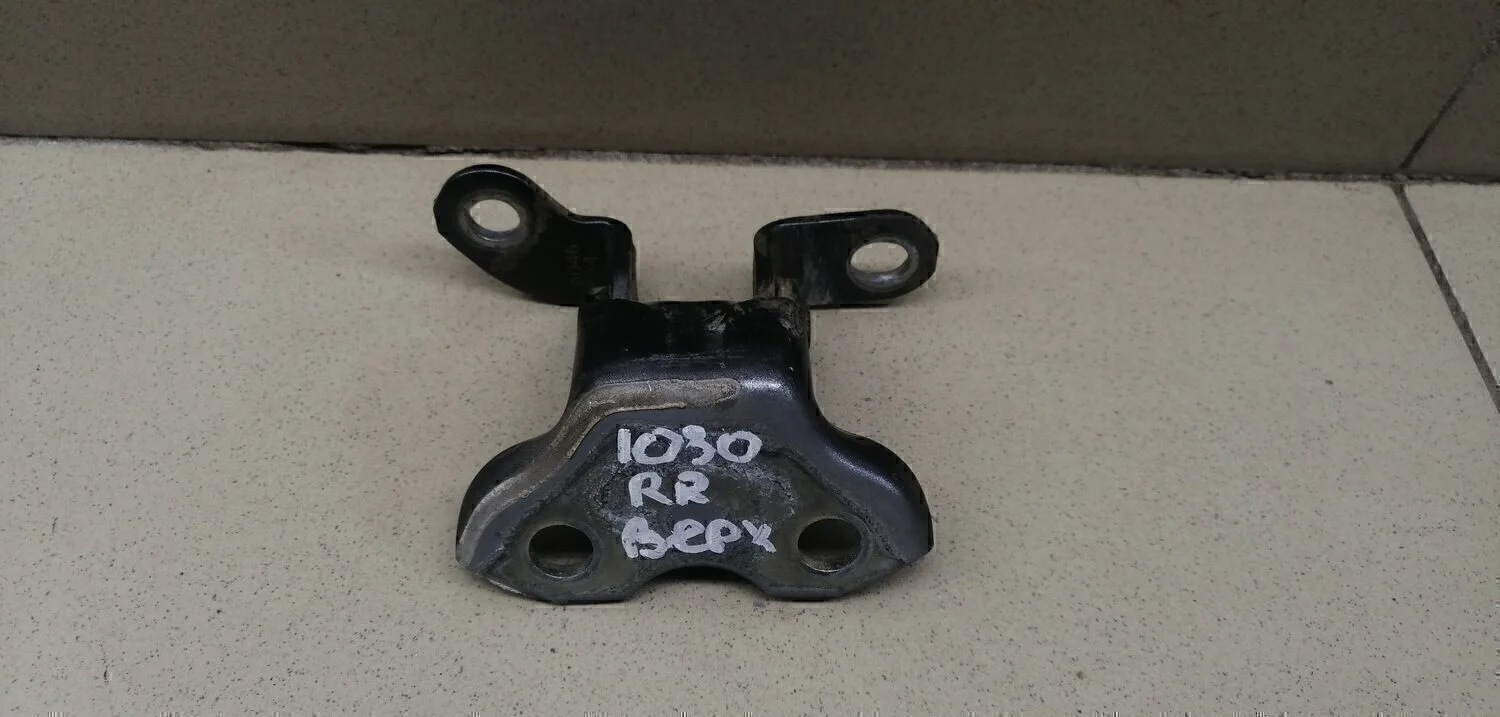 Петля двери задней правой верхняя Avensis II 2003-2008