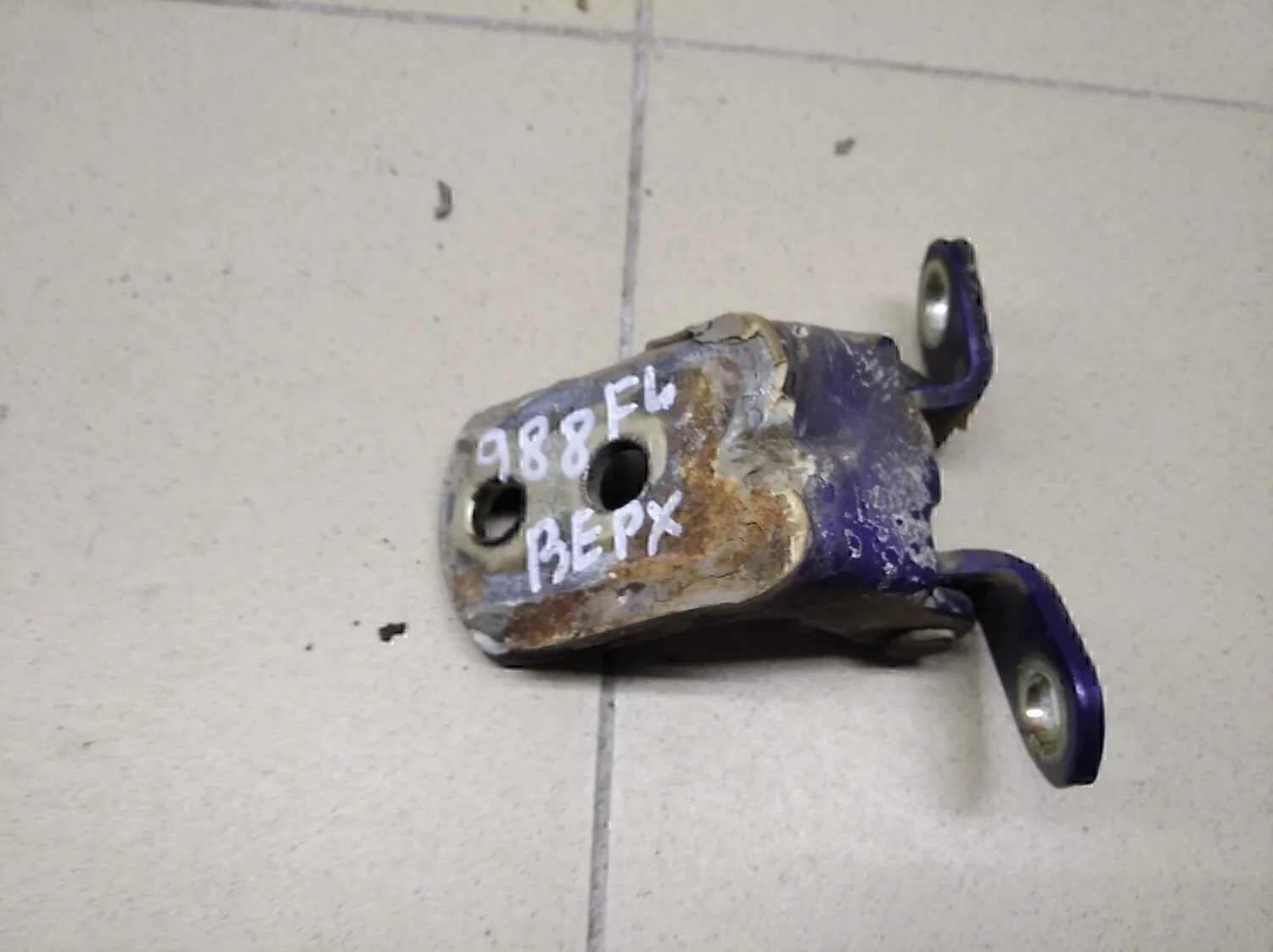 Петля двери Almera N16 2000-2006