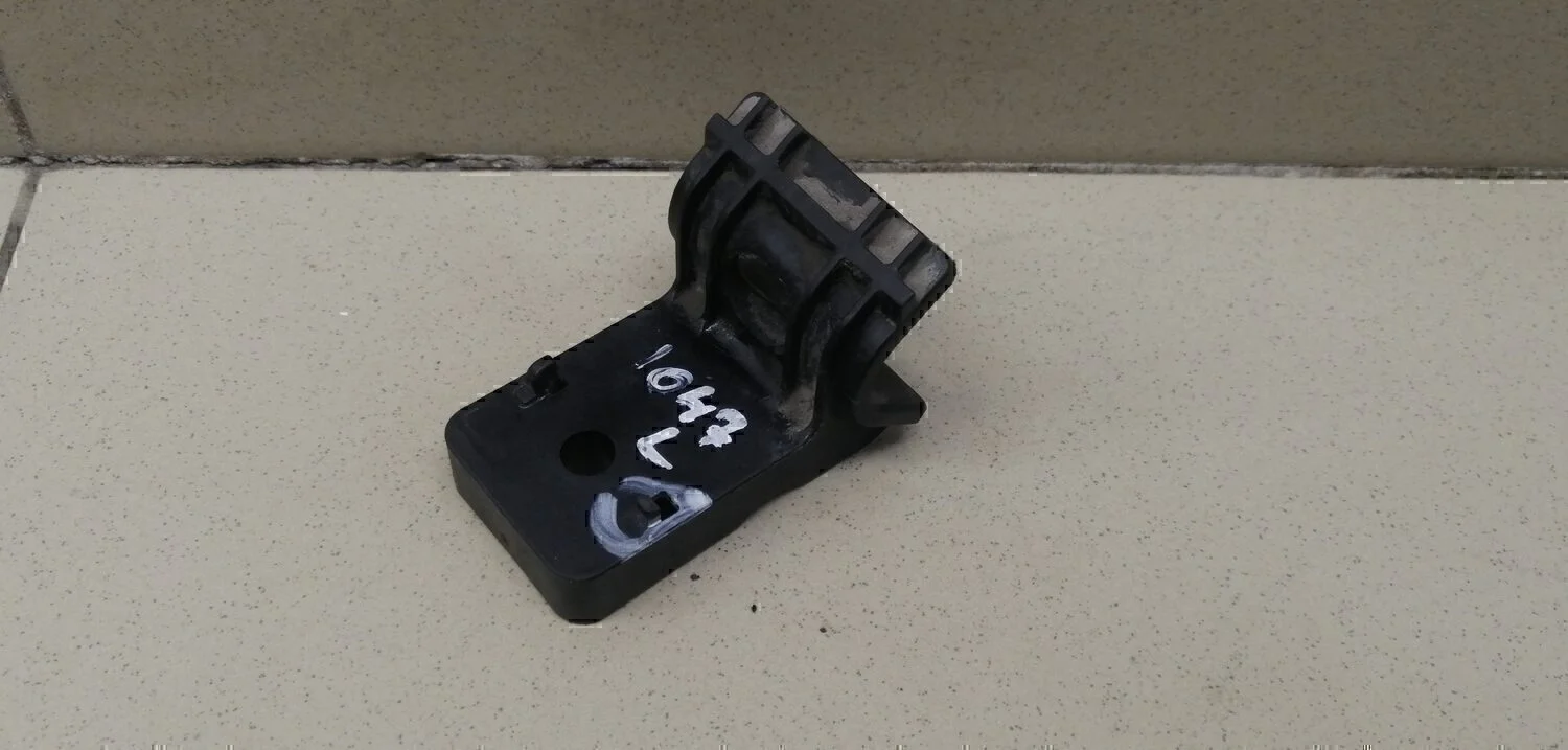 Кронштейн радиатора Aveo (T300) 2011>