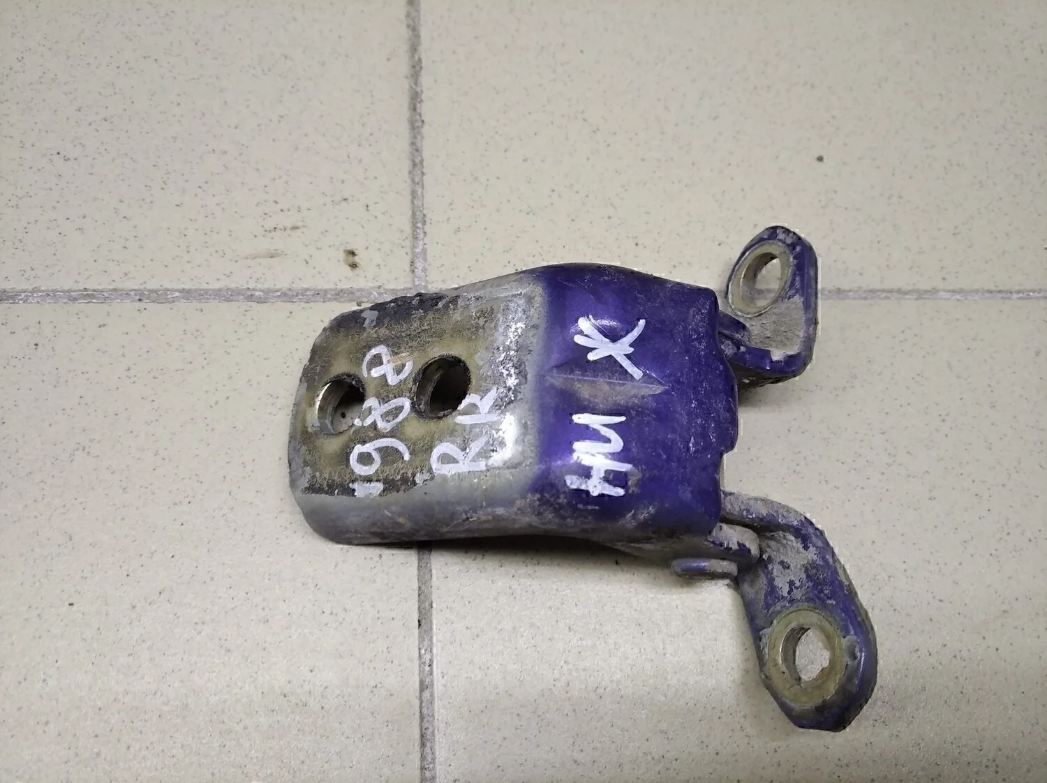 Петля двери Almera N16 2000-2006