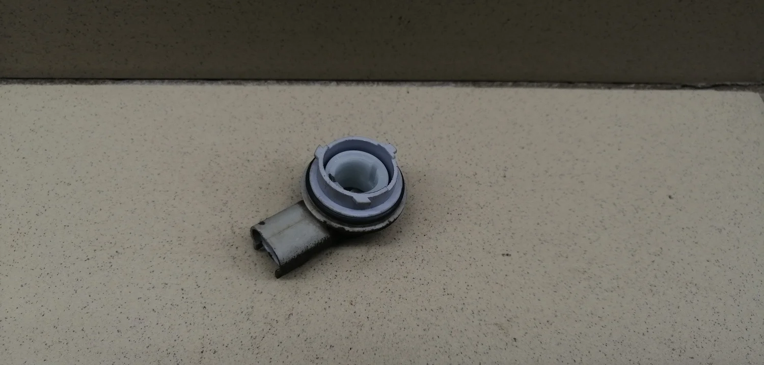 Патрон лампы Lada Granta 2011>