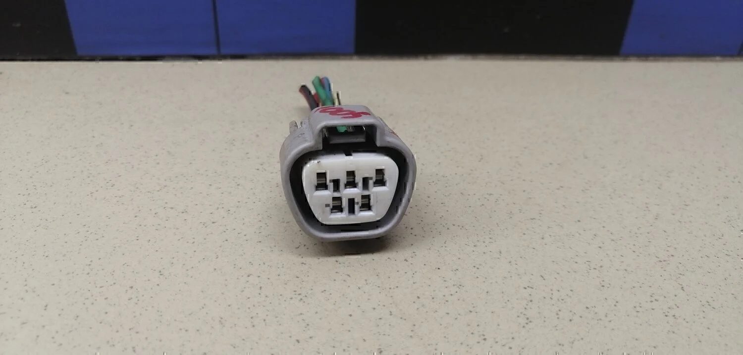 Разъем Avensis II 2003-2008