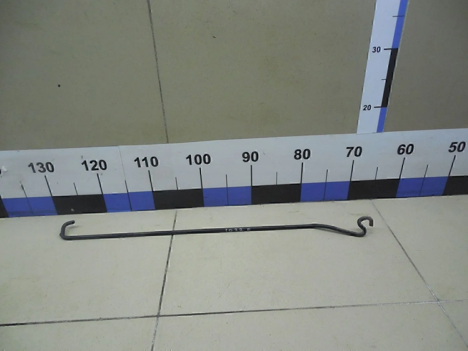 Держатель капота Focus II 2005-2008