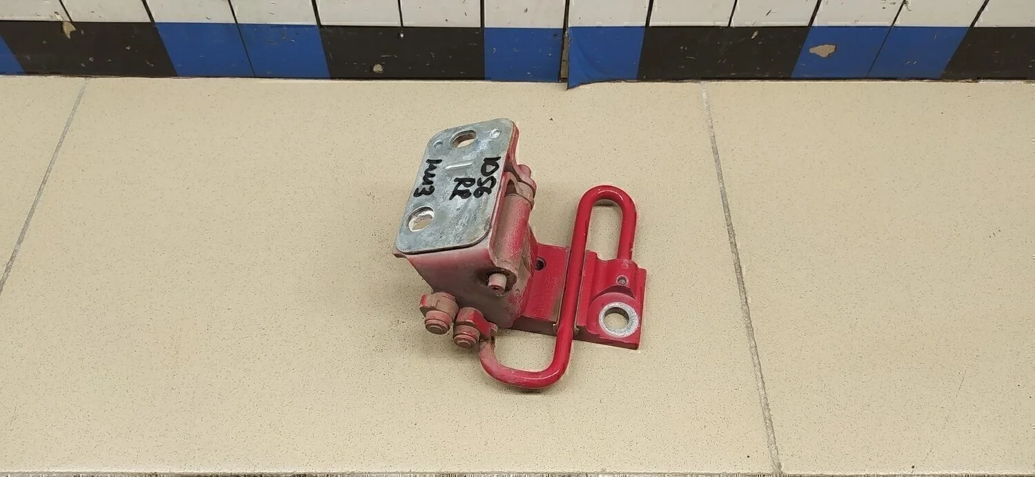 Петля двери задней правой нижняя A6 [C5] 1997-2004