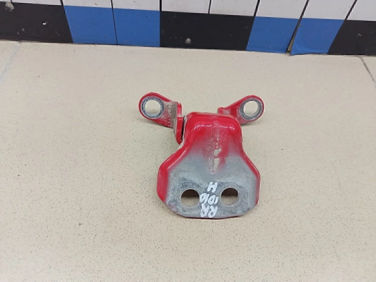 Петля двери задней правой нижняя Fusion 2002-2012