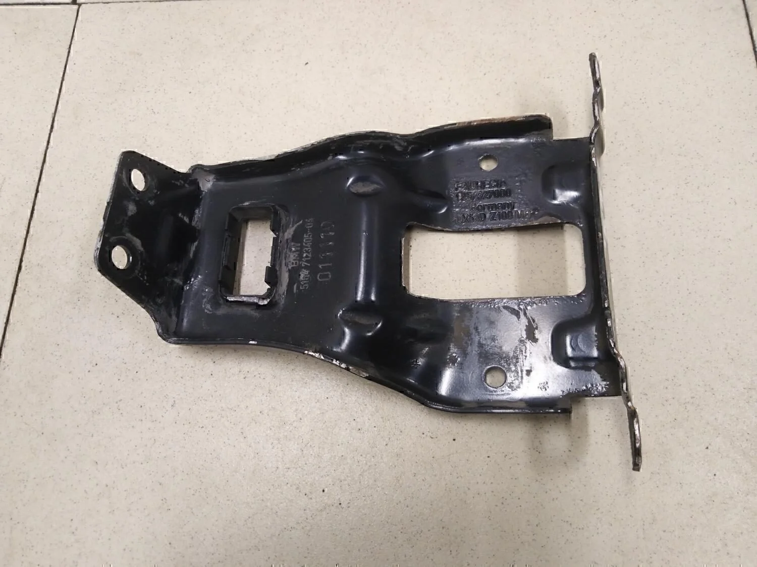 Кронштейн замка капота 1-серия E82/E88 2006>