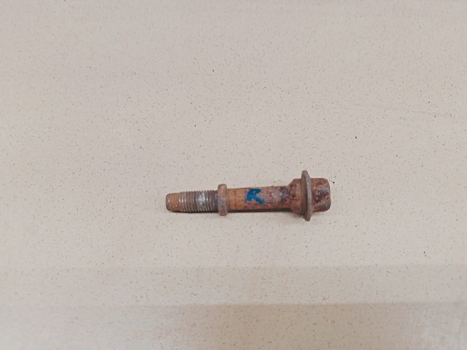 Болт подвески глушителя Avensis II 2003-2008