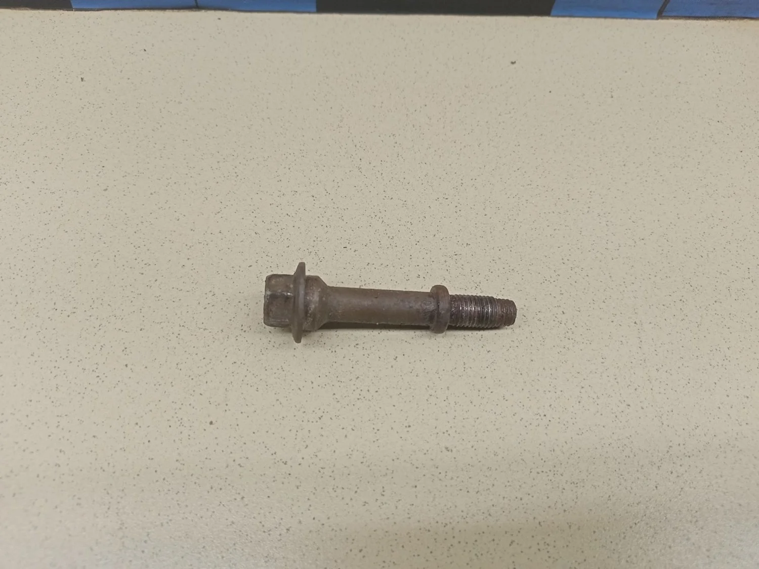 Болт подвески глушителя Avensis II 2003-2008