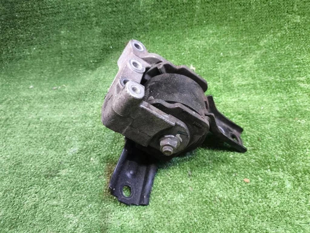 Б.у. опора двигателя MITSUBISHI LANCER CY4A MITSUBISHI LANCER CY4A