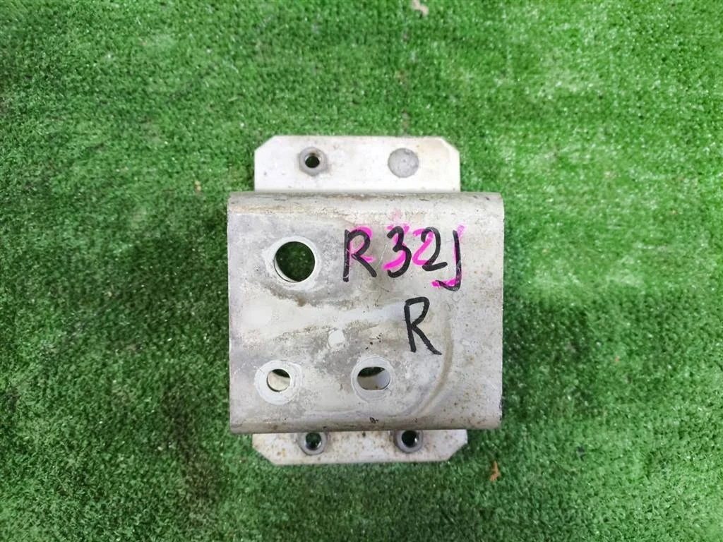 Б.у. кронштейн усилителя бампера зад TOYOTA RAV4 ACA30 TOYOTA RAV4 ACA30