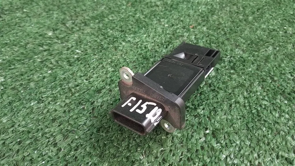 Б.у. датчик расхода воздуха/ дмрв NISSAN JUKE F15E NISSAN JUKE F15E