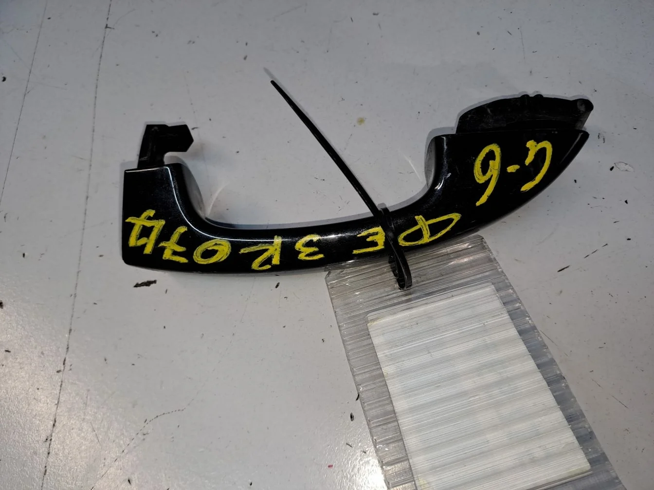 Ручка двери нaружная правая для Volkswagen Golf 6 2009-2013