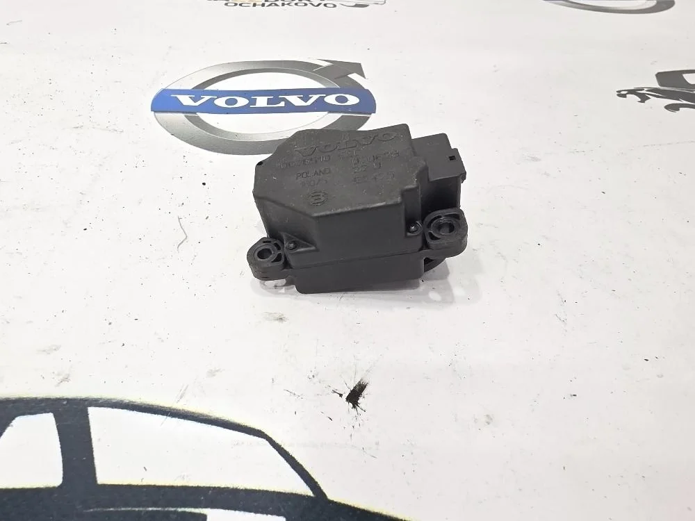 Актуатор заслонки печки Volvo XC90 XC70 S80 S60 XC90 I (2002—2006)