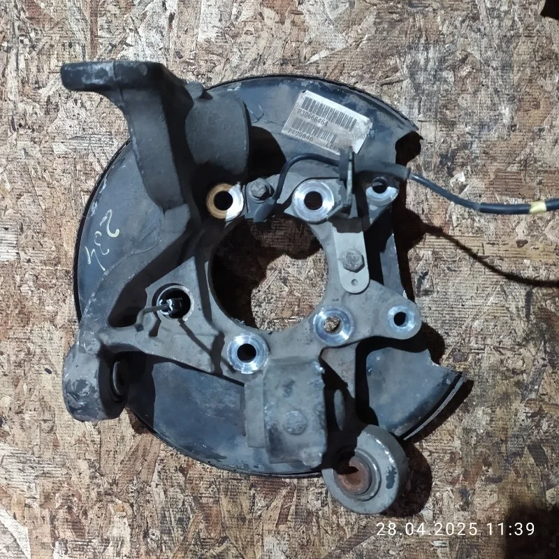 Кулак Volvo XC70 2004 SZ