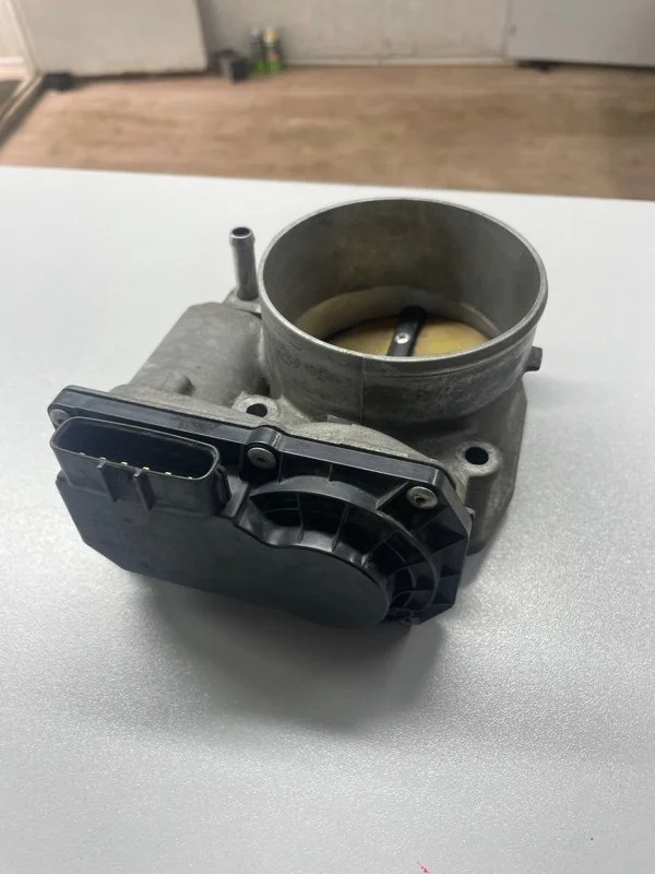 Дроссельная заслонка Lexus Lx 570 2016-2021 2203038020 URJ202 3UR-FE 5.7