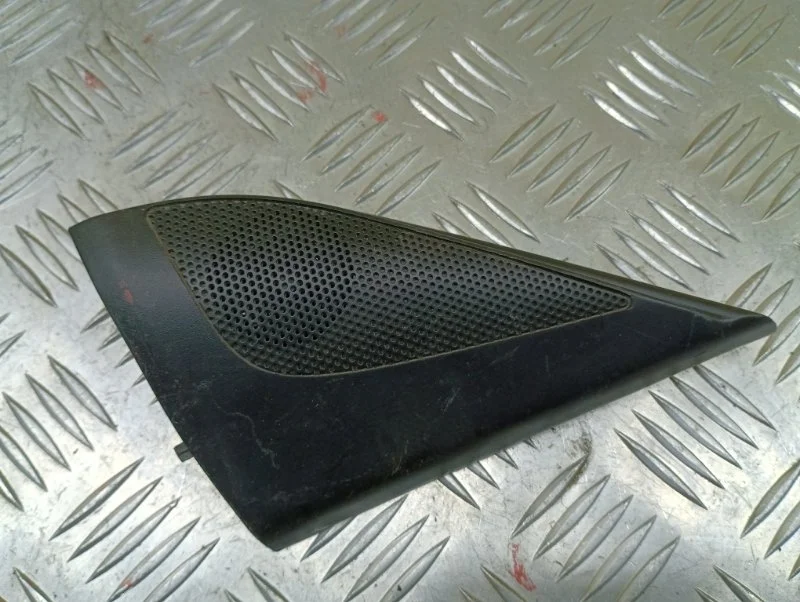 Крышка зеркала внутренняя правая Mitsubishi L200 (2006-2015) 2008 MN136566XA ПИКАП 2.5 D 4D56