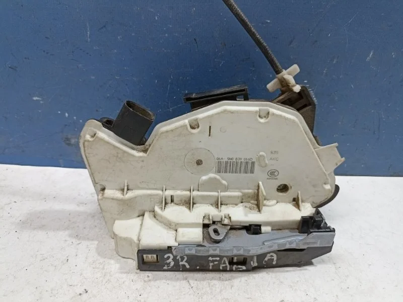 Замок двери Skoda Fabia 2014 5N0839016D 5J2, задний правый