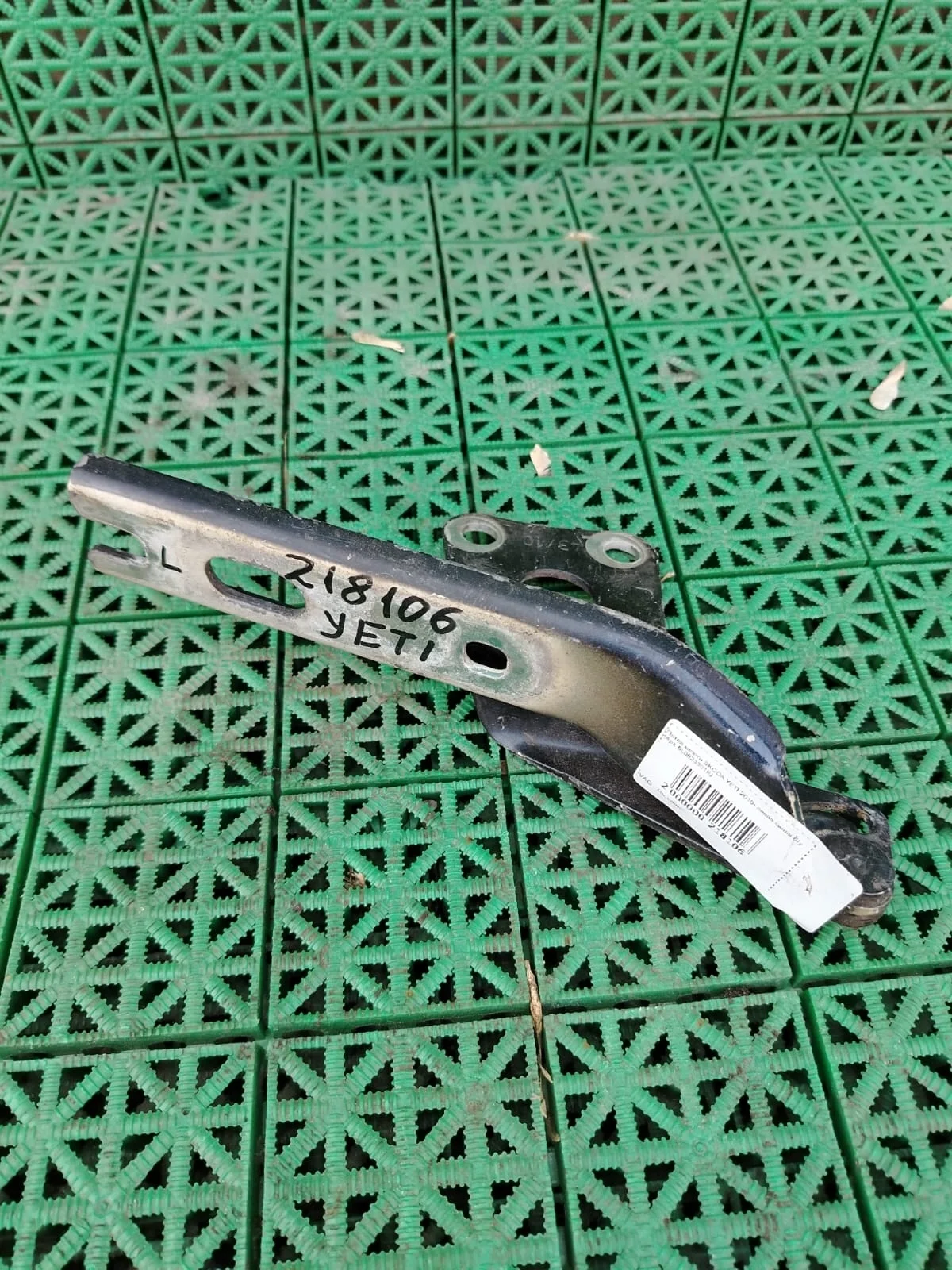 Петля капота SKODA YETI 2010- левая синяя б/у YETI(2010-