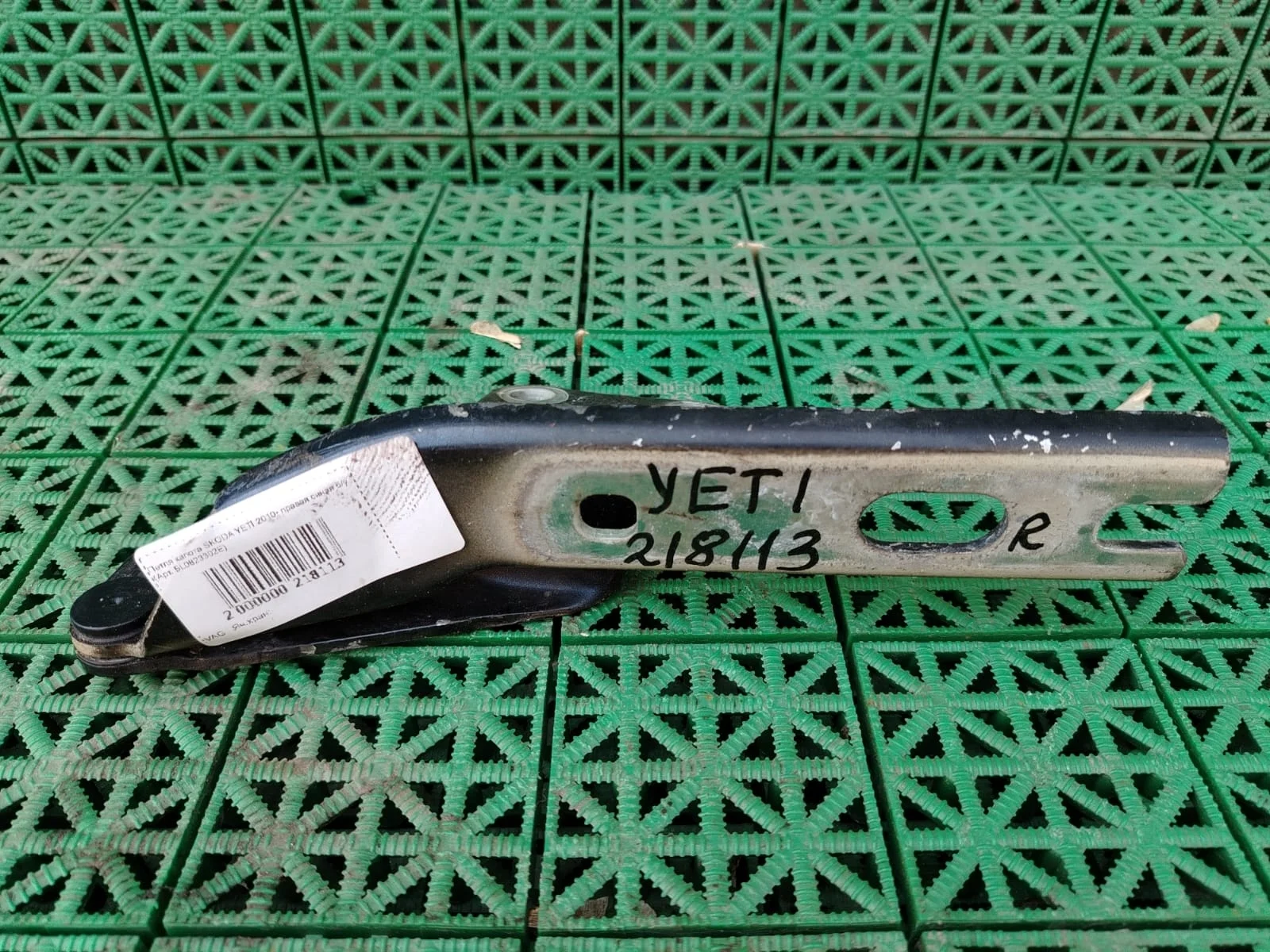 Петля капота SKODA YETI 2010- правая синяя б/у YETI(2010-