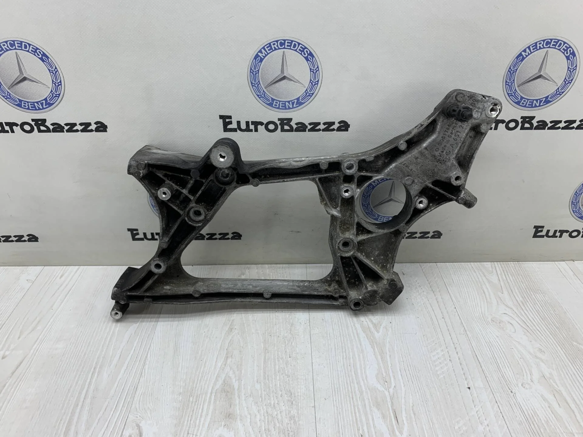 Кронштейн двигателя передний Mercedes Om651