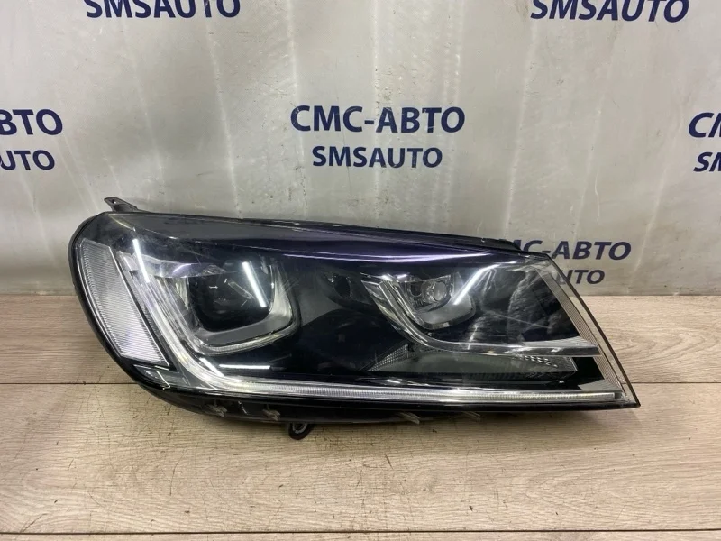 Фара адаптивный ксенон Volkswagen Touareg 7P1941754B NF 3.6, правая