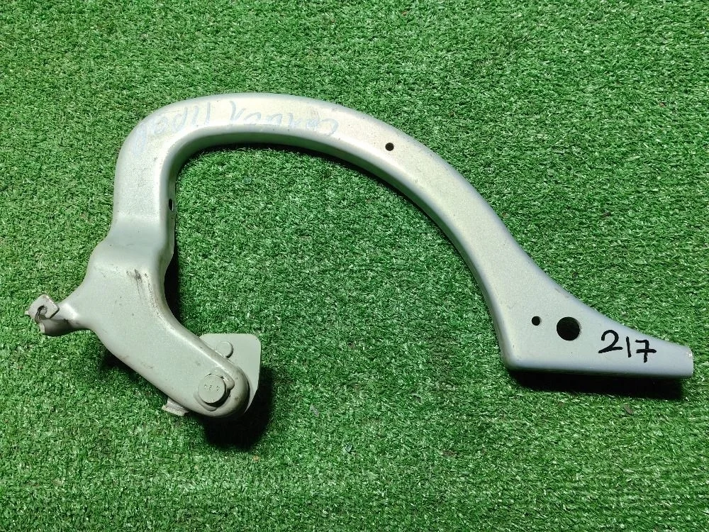 Петля крышки багажника правая Renault Symbol