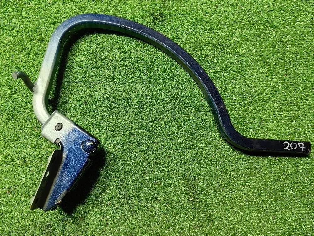 Петля крышки багажника правая VW Polo