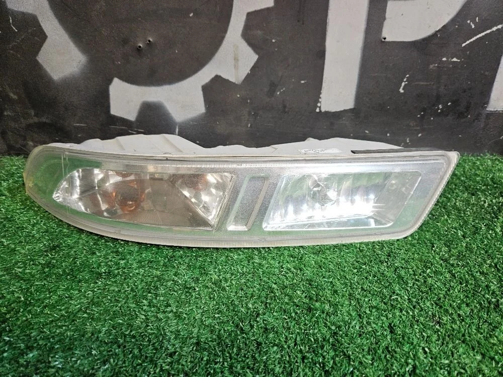 Фара противотуманная на Nissan Classic B10