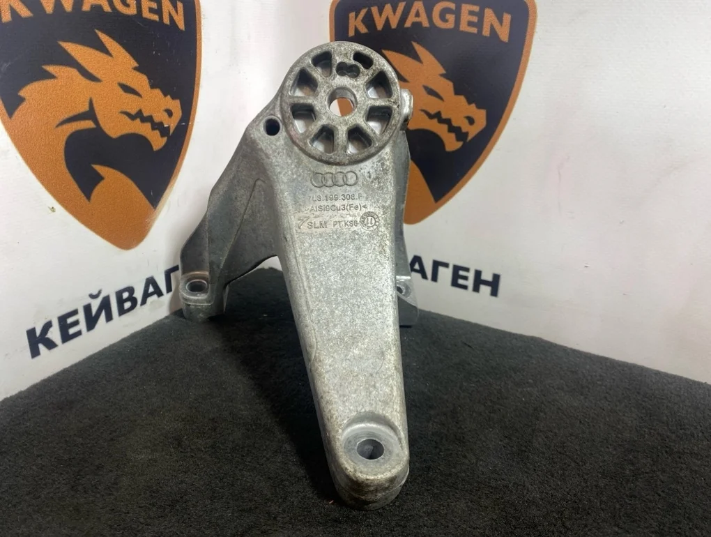 Кронштейн двигателя Audi Q7 2009 4L